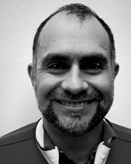 Marco Veraluz, El Farol — ingeniero industrial y constructor de sistemas de venta con IA